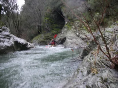 Sortie de la première gorge taillée dans le schiste, le cadre est magnifique!